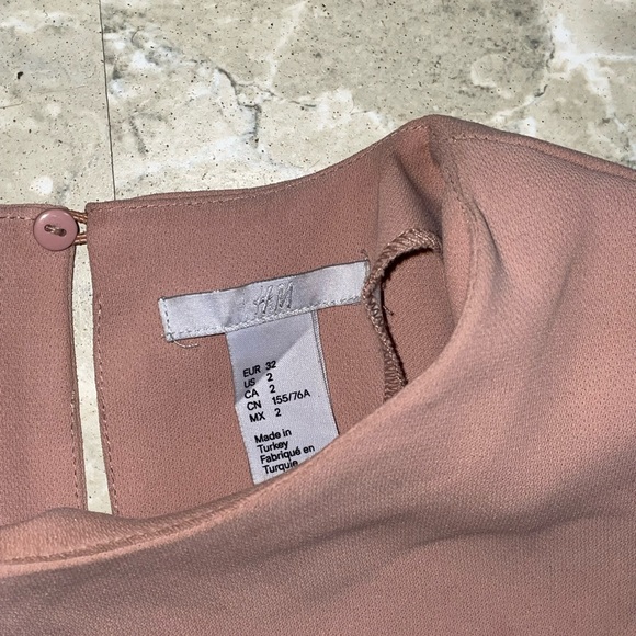 H&M pink dress just like the picture size 2 - Picture 5 of 7